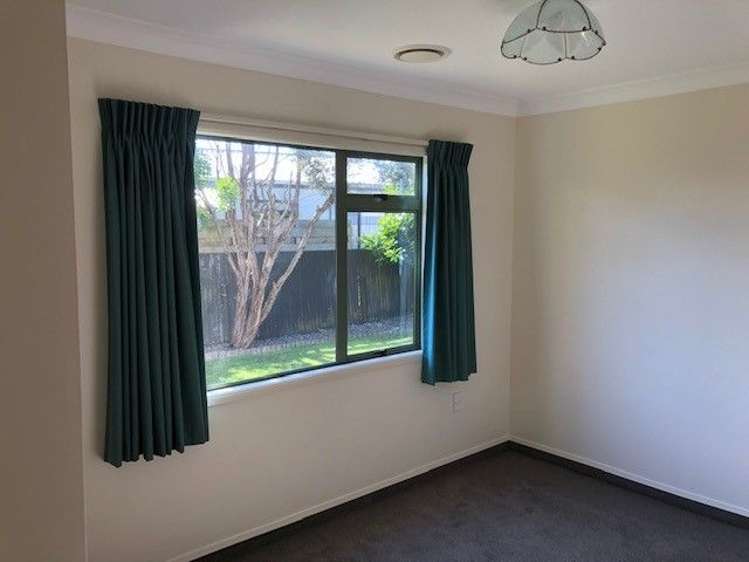 2/68A Guppy Road Greenmeadows_16