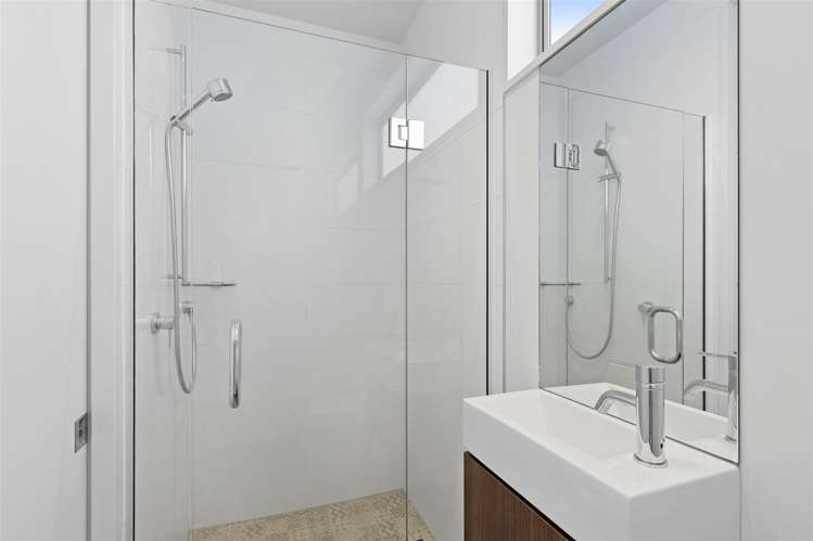 70 Office Road Merivale_16