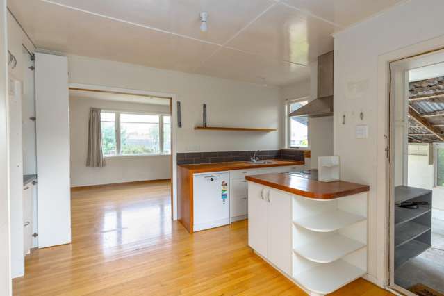 38 Woodward Street East Featherston_2