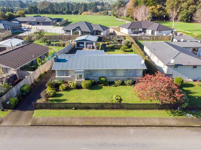 Enjoy edge of town living