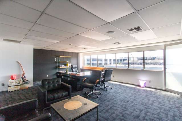 3/55 Barrys Point Road Takapuna_4