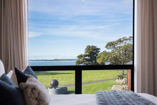 Stunning Views and Outdoor Entertaining