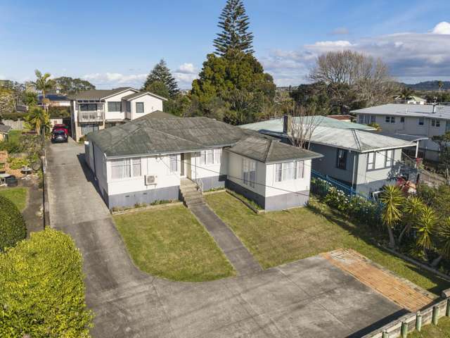 Freehold! Comfort & Spacious Family Home!
