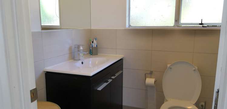 2/401 East Coast Road Mairangi Bay_16