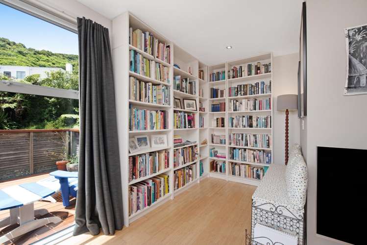 35 Saddleback Grove Karori_7