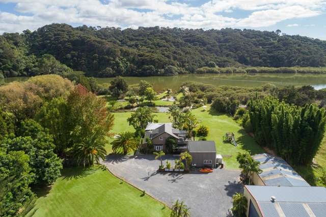 Bay of Islands Waterfront Lodge - Private Retreat