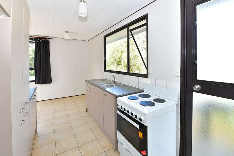 10 Shadon Place Stanmore Bay_11