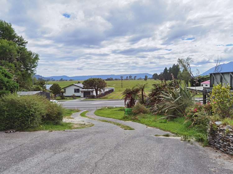 23 Main Road Whataroa_11