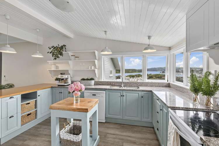 4A & 4B Whitianga View Paremata_5