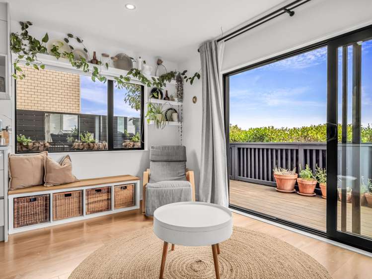 1 Nga Waka Place Mangere_7