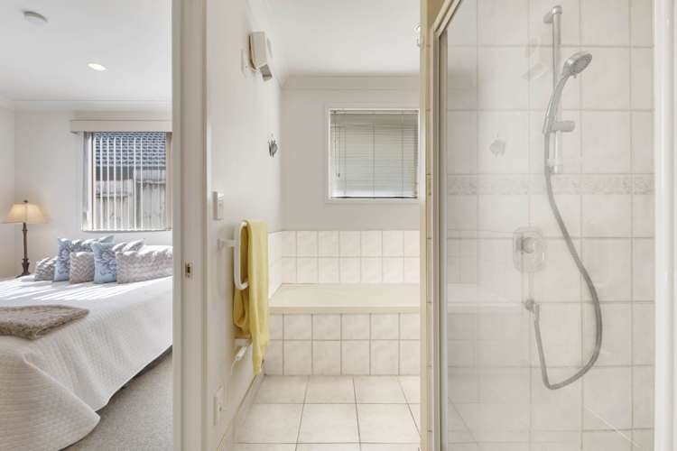 6 Castlehill Court Wattle Downs_15