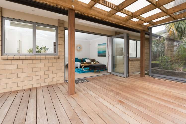 39 Royal View Road Te Atatu South_12