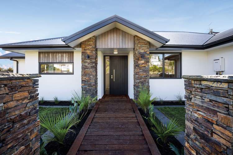 6 Burns Street Westown_28