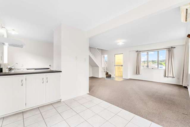 1/15 Lambrown Drive Totara Vale_3