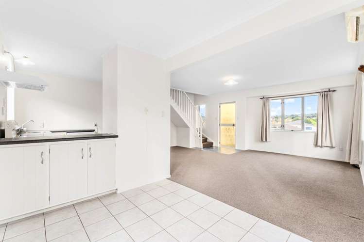 1/15 Lambrown Drive Totara Vale_2