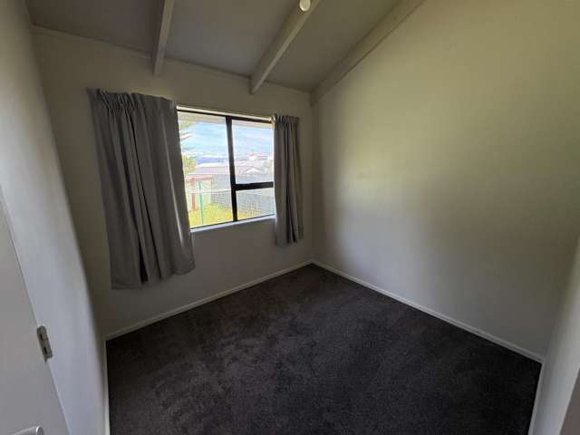 26A Hennessey Street East (left) 1207_4