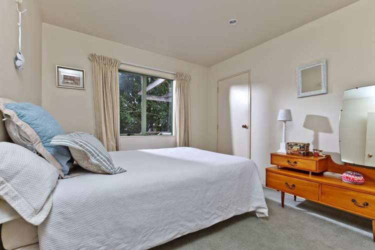 8 Target Road Totara Vale_10