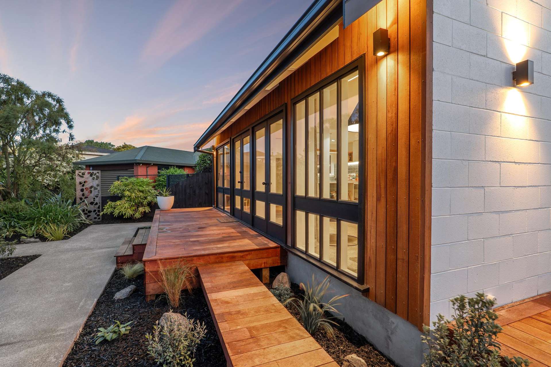 10 Esher Place Saint Martins_0