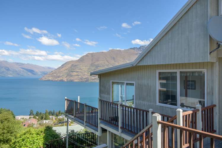 113b Wynyard Crescent Fernhill/Sunshine Bay_1