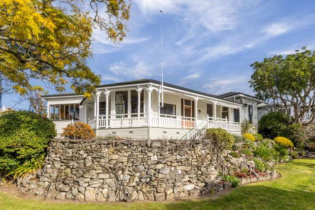 Garden Setting, Spectacular Sea Views