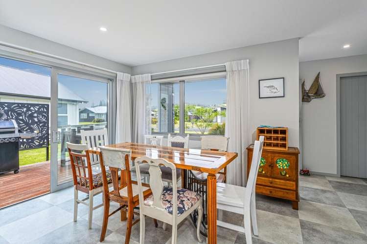 41 Longreach Drive Cooks Beach_12