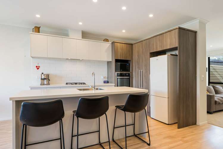 28 Matairangi Avenue Totara Heights_5