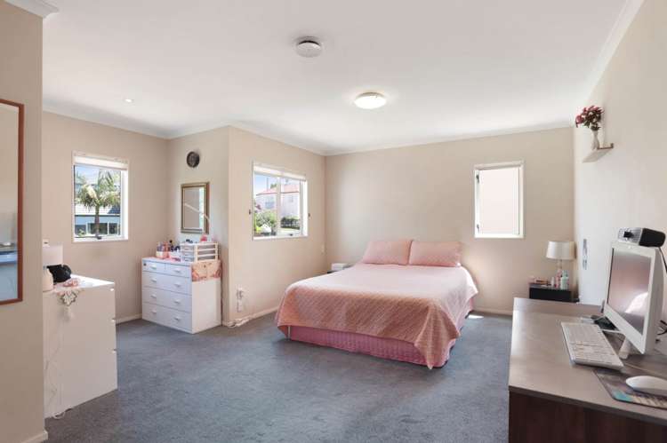 1 Stolford Crescent New Lynn_10