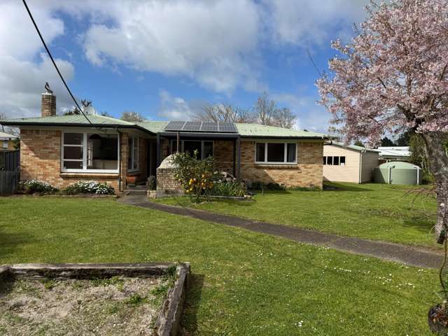 Rare opportunity for city-fringe living with the space, sunlight and relaxed lifestyle you’ve been looking for.