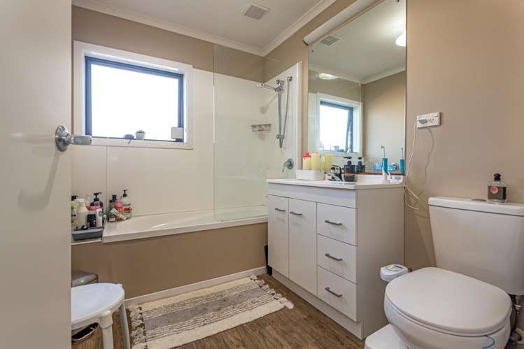 56 Shamrock Street Takaro_17