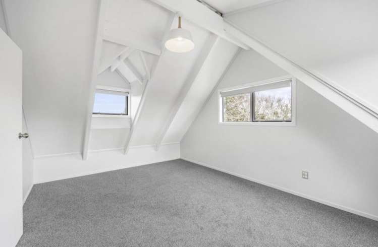 7 & 7A Litchfield Place Clarks Beach_1