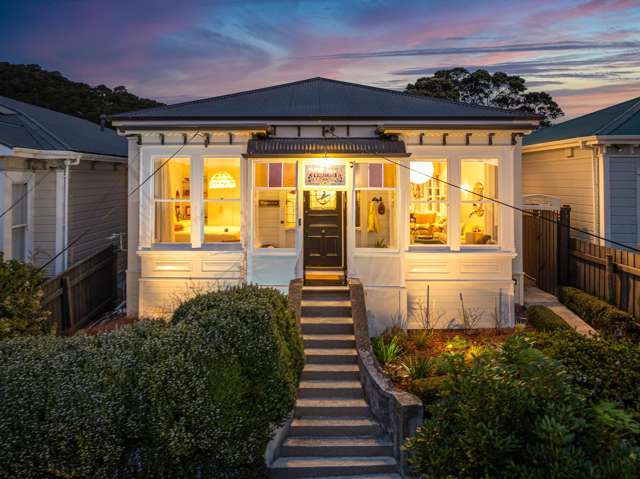 UPGRADED FAMILY LIVING, RARE FLAT BACKYARD