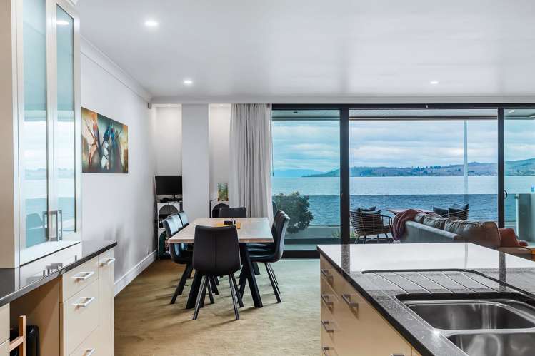 3/88 Lake Terrace Central_9