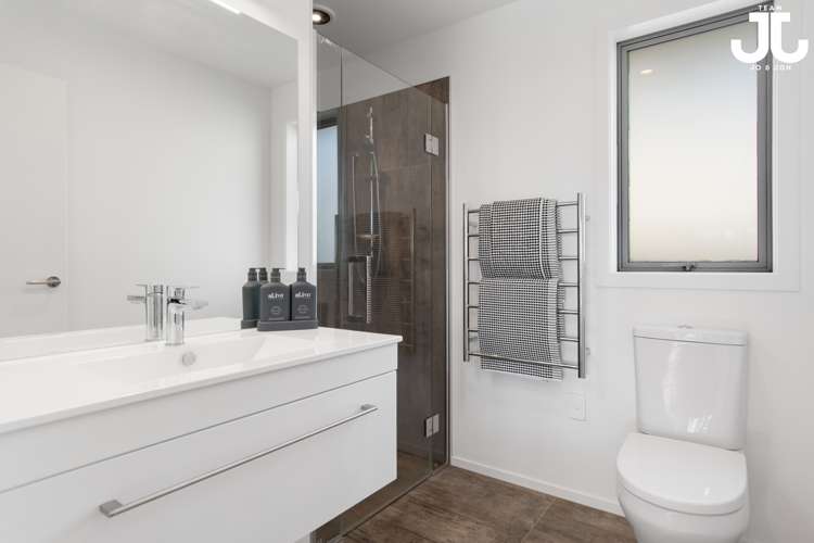 56 Whakaturou Crescent Pyes Pa_11