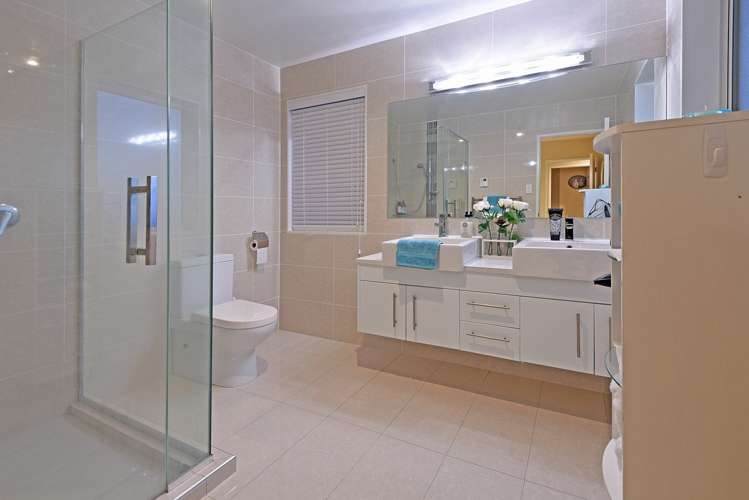 13 Fairhill Place Flat Bush_17