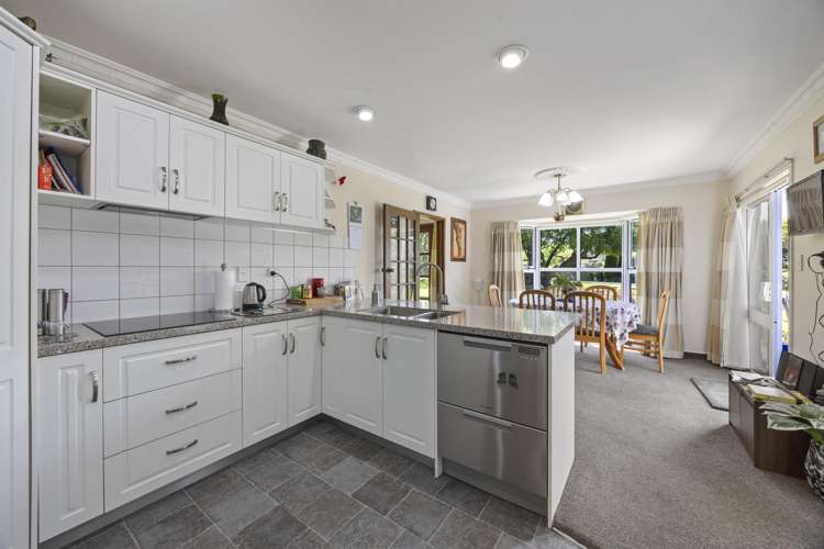 136 Bird Road Stratford_5