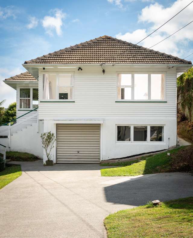 4 BEDROOM FAMILY HOME IN KARORI