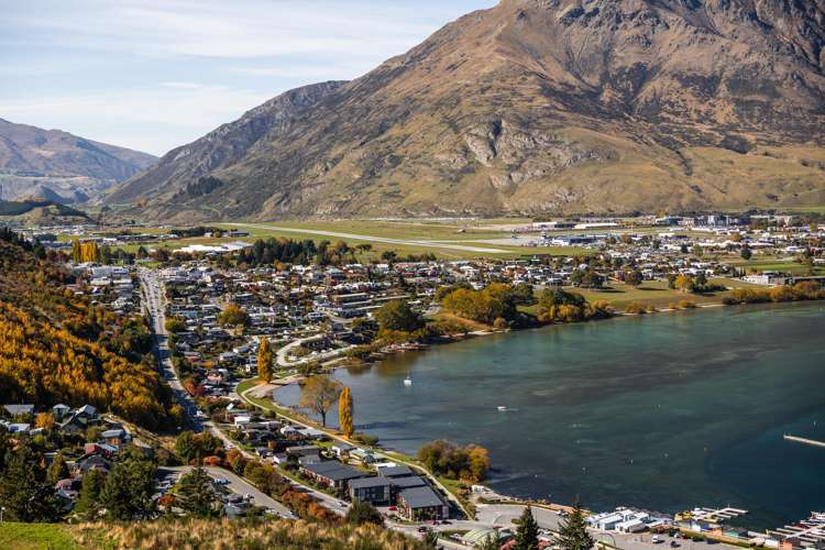 8 Florence Close Queenstown Hill_8