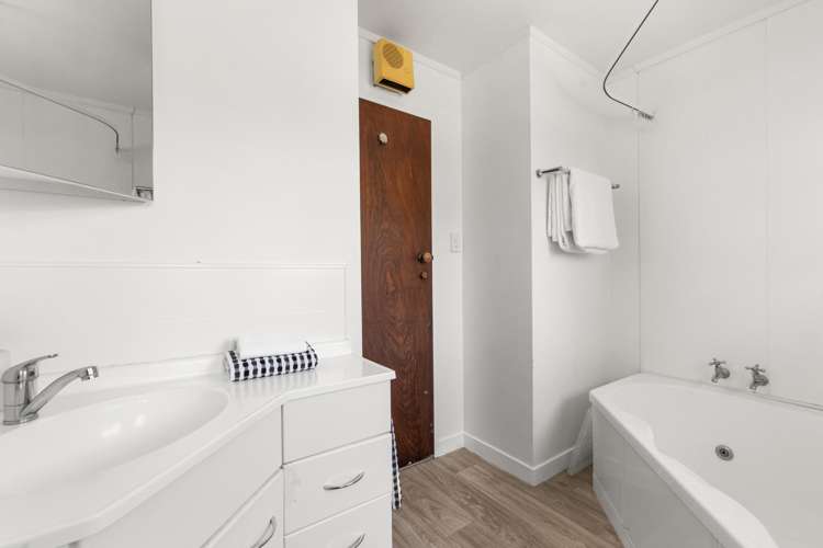 37 Ngarimu Crescent Taradale_16