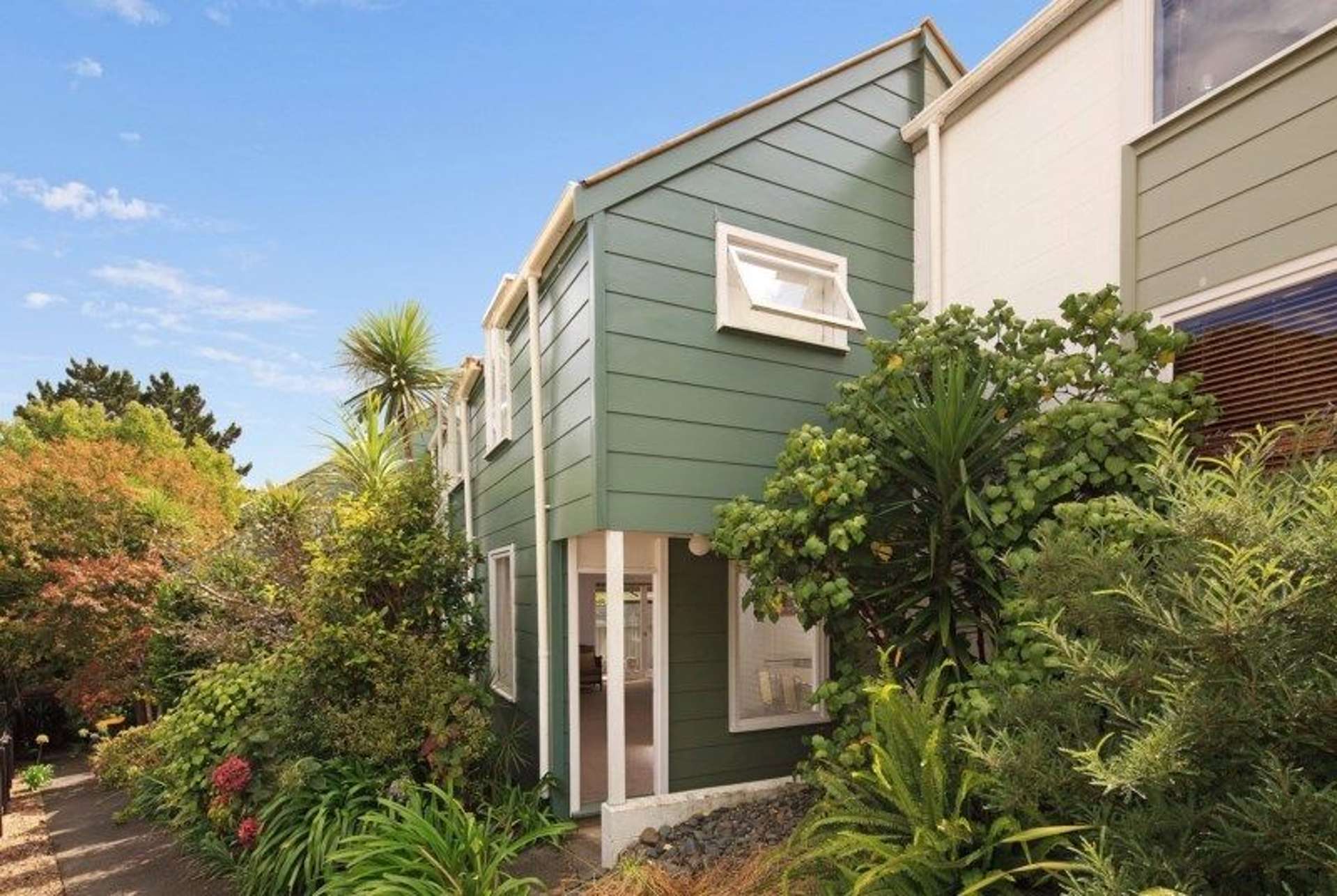 2/5 Seaside Avenue Waterview_0