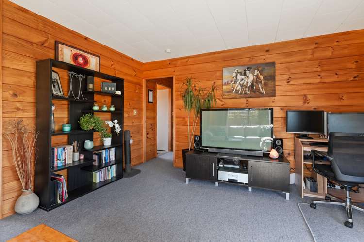 12a Dinton Street Russley_13