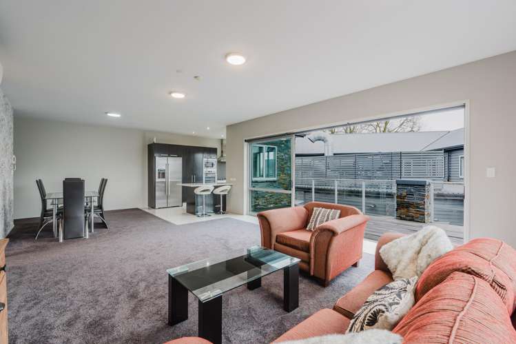 19/111 Thomas Road_1