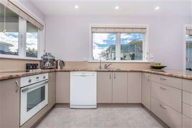 1/2 Coniston Avenue Te Atatu South_1