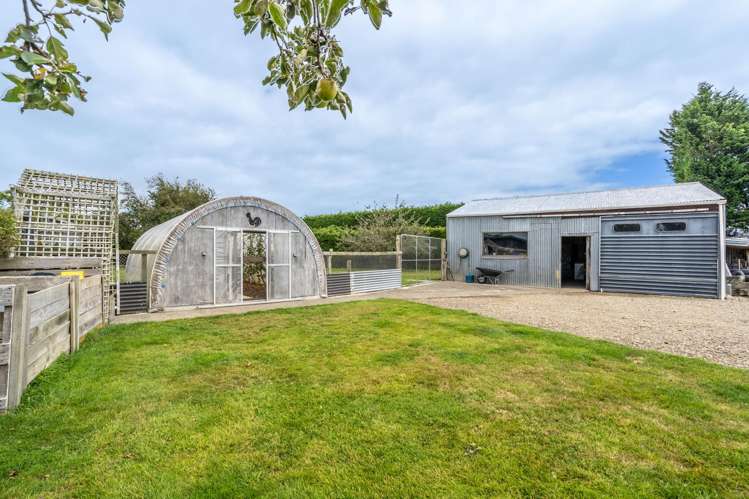 170 Taramoa Road Winton Surrounds_12