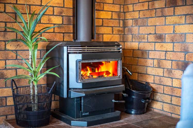 6 Emma Place Pukete_10