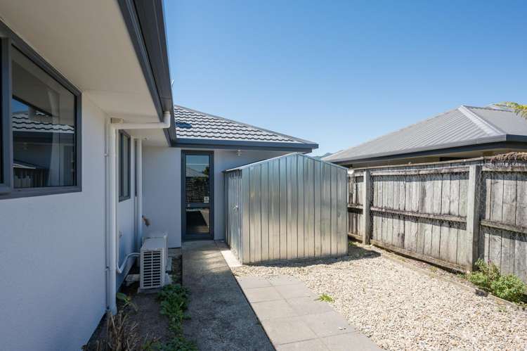 3 Mary Ann Muller Crescent Stoke_15