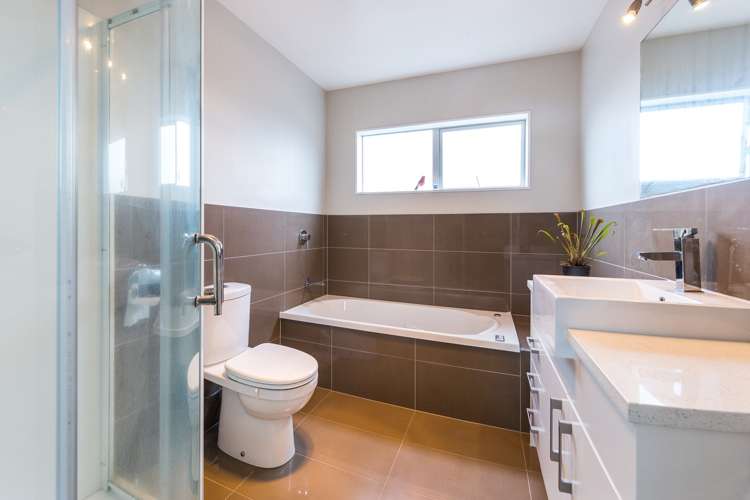 9 Askerne Drive Flat Bush_6