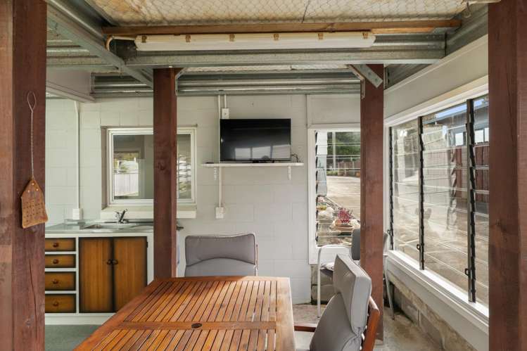 5 West Crescent Te Puru_26