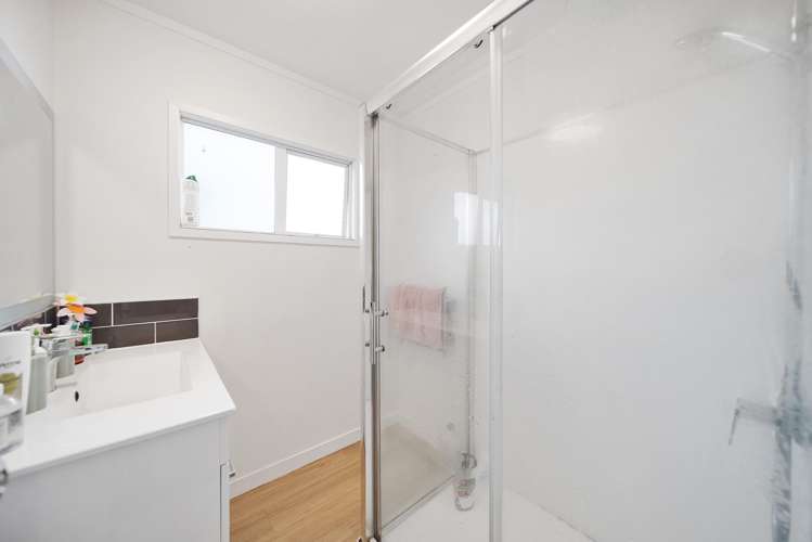 2/76 Mcannalley Street_5