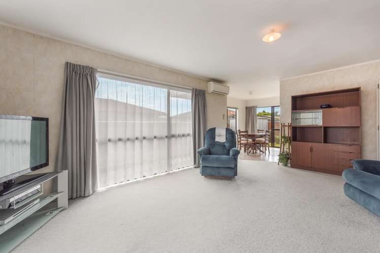 1/12 Stead Crescent Stoke_5