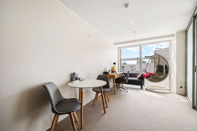 Modern Living with Carpark